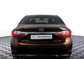 Подержанный автомобиль Lexus ES 2015 года (6 фото)