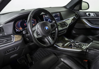 Подержанный автомобиль BMW X5 2018 года (10 фото)