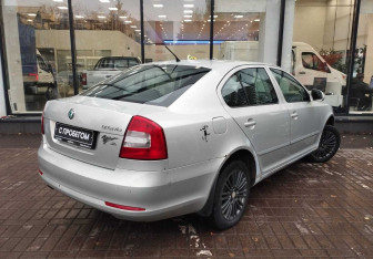 Подержанный автомобиль Skoda Octavia Liftback 2012 года (8 фото)