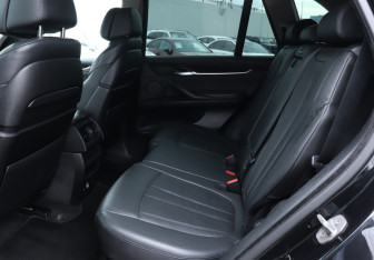 Подержанный автомобиль BMW X5 2014 года (10 фото)