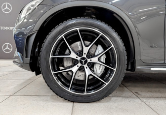 Подержанный автомобиль Mercedes-Benz GLC AMG 2020 года (18 фото)