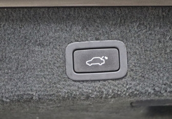 Подержанный автомобиль Volvo XC70 2012 года (25 фото)