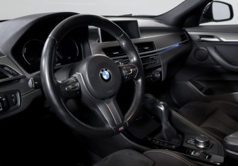 Подержанный автомобиль BMW X2 2017 года (15 фото)