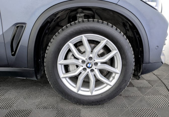 Подержанный автомобиль BMW X5 2020 года (18 фото)