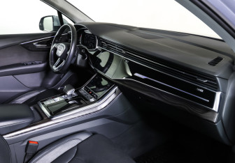 Подержанный автомобиль Audi Q7 2021 года (11 фото)