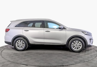 Подержанный автомобиль Kia Sorento 2019 года (4 фото)