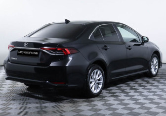 Подержанный автомобиль Toyota Corolla Sedan 2019 года (3 фото)