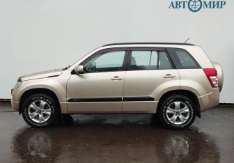 Подержанный автомобиль Suzuki Grand Vitara 2010 года (8 фото)