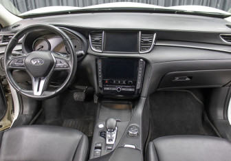 Подержанный автомобиль Infiniti QX50 2019 года (13 фото)