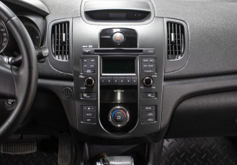 Подержанный автомобиль Kia Cerato Sedan 2012 года (15 фото)