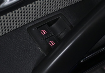 Подержанный автомобиль Volkswagen Scirocco 2011 года (15 фото)