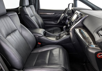 Подержанный автомобиль Toyota Alphard 2018 года (24 фото)