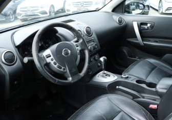 Подержанный автомобиль Nissan Qashqai 2008 года (13 фото)
