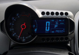 Подержанный автомобиль Chevrolet Aveo Hatchback 2013 года (12 фото)