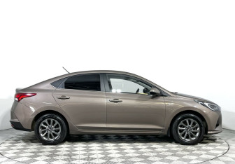Подержанный автомобиль Hyundai Solaris Sedan 2022 года (4 фото)