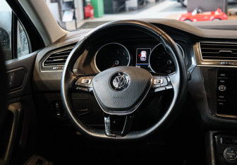 Подержанный автомобиль Volkswagen Tiguan 2020 года (12 фото)