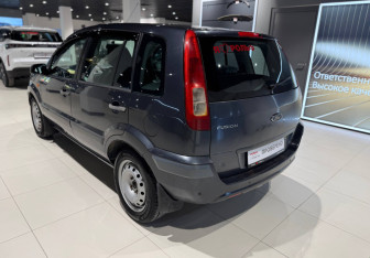 Подержанный автомобиль Ford Fusion 2008 года (4 фото)