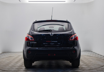 Подержанный автомобиль Nissan Qashqai 2011 года (6 фото)