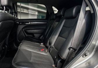 Подержанный автомобиль Kia Sorento 2012 года (10 фото)