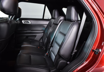 Подержанный автомобиль Ford Explorer 2012 года (14 фото)