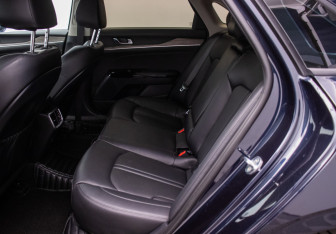 Подержанный автомобиль Kia K5 2021 года (11 фото)