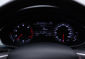 Подержанный автомобиль Audi A6 Sedan 2013 года (12 фото)