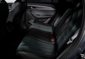 Подержанный автомобиль Geely Monjaro 2023 года (10 фото)