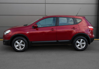 Подержанный автомобиль Nissan Qashqai 2013 года (7 фото)