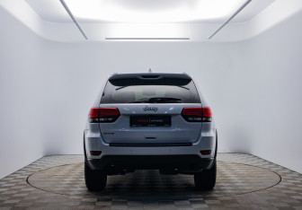 Подержанный автомобиль Jeep Grand Cherokee 2015 года (6 фото)