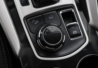 Подержанный автомобиль Mitsubishi Pajero Sport 2017 года (12 фото)