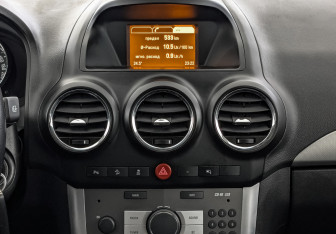 Подержанный автомобиль Opel Antara 2014 года (17 фото)