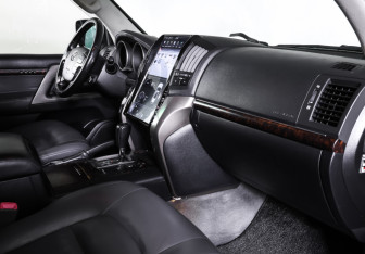 Подержанный автомобиль Toyota Land Cruiser Suv 2008 года (11 фото)