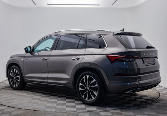 Подержанный автомобиль Skoda Kodiaq 2023 года (3 фото)
