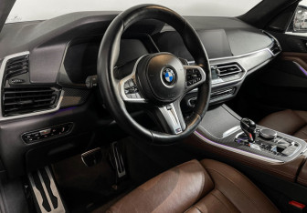 Подержанный автомобиль BMW X5 2018 года (12 фото)