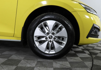 Подержанный автомобиль Skoda Octavia Liftback 2021 года (15 фото)