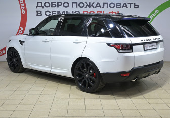Подержанный автомобиль Land Rover Range Rover Sport 2015 года (6 фото)