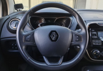 Подержанный автомобиль Renault Kaptur 2019 года (15 фото)