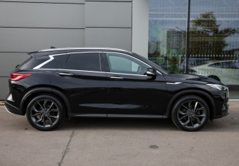 Подержанный автомобиль Infiniti QX50 2018 года (4 фото)