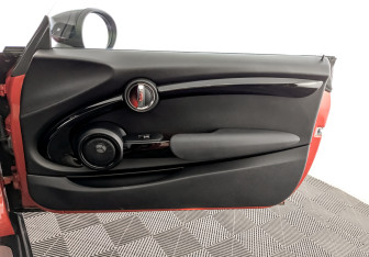 Подержанный автомобиль MINI Hatch 2020 года (24 фото)