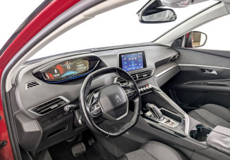 Подержанный автомобиль Peugeot 3008 2018 года (16 фото)