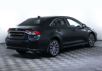 Подержанный автомобиль Toyota Corolla Sedan 2019 года (3 фото)