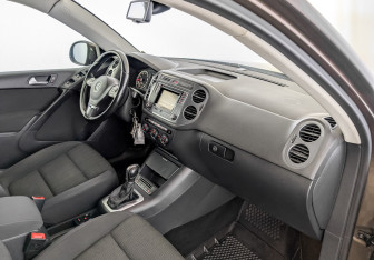 Подержанный автомобиль Volkswagen Tiguan 2016 года (11 фото)