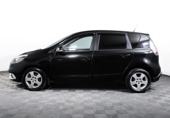 Подержанный автомобиль Renault Scenic 2012 года (8 фото)