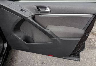 Подержанный автомобиль Volkswagen Tiguan 2015 года (23 фото)