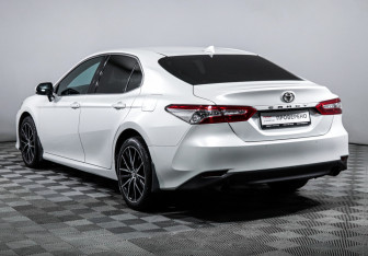 Подержанный автомобиль Toyota Camry Sedan 2021 года (7 фото)
