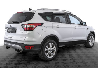 Подержанный автомобиль Ford Kuga 2018 года (5 фото)