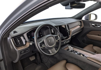 Подержанный автомобиль Volvo XC60 2021 года (15 фото)
