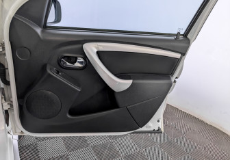 Подержанный автомобиль Nissan Terrano 2021 года (24 фото)