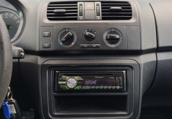 Подержанный автомобиль Skoda Fabia Hatchback 2012 года (14 фото)