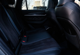 Подержанный автомобиль Geely Monjaro 2024 года (10 фото)